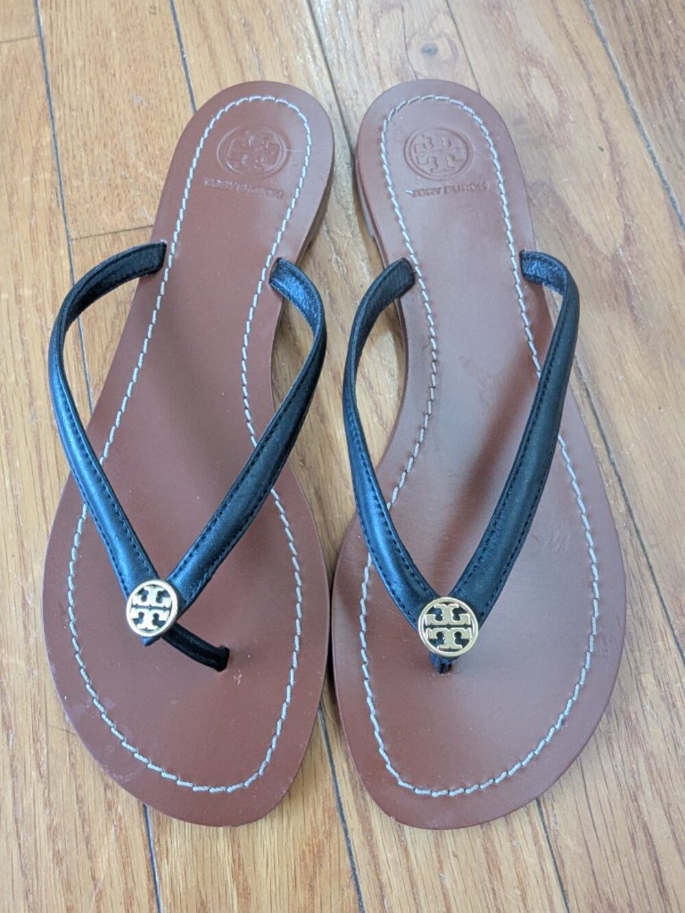 Tory Burch Terra Thong Sandal Black Leather Brown Thin Strap Gold Logo Size 9